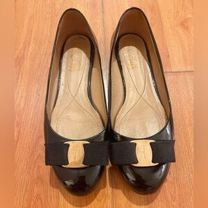 Ferragamo Varina bow-embellished patent-leather ballet flats Size 6B